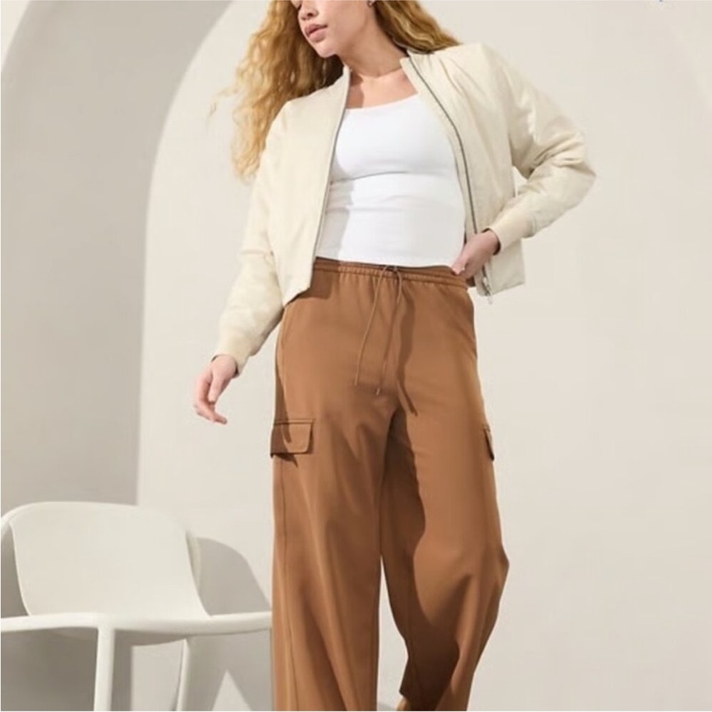 Athleta Promenade High Rise Cargo Pant in Walnut Size Small NWT - Picture 3 of 16